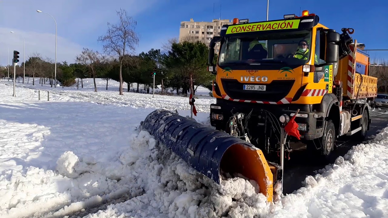 Sando participa con la Junta de Andalucía en la ayuda a Madrid con un equipo quitanieves