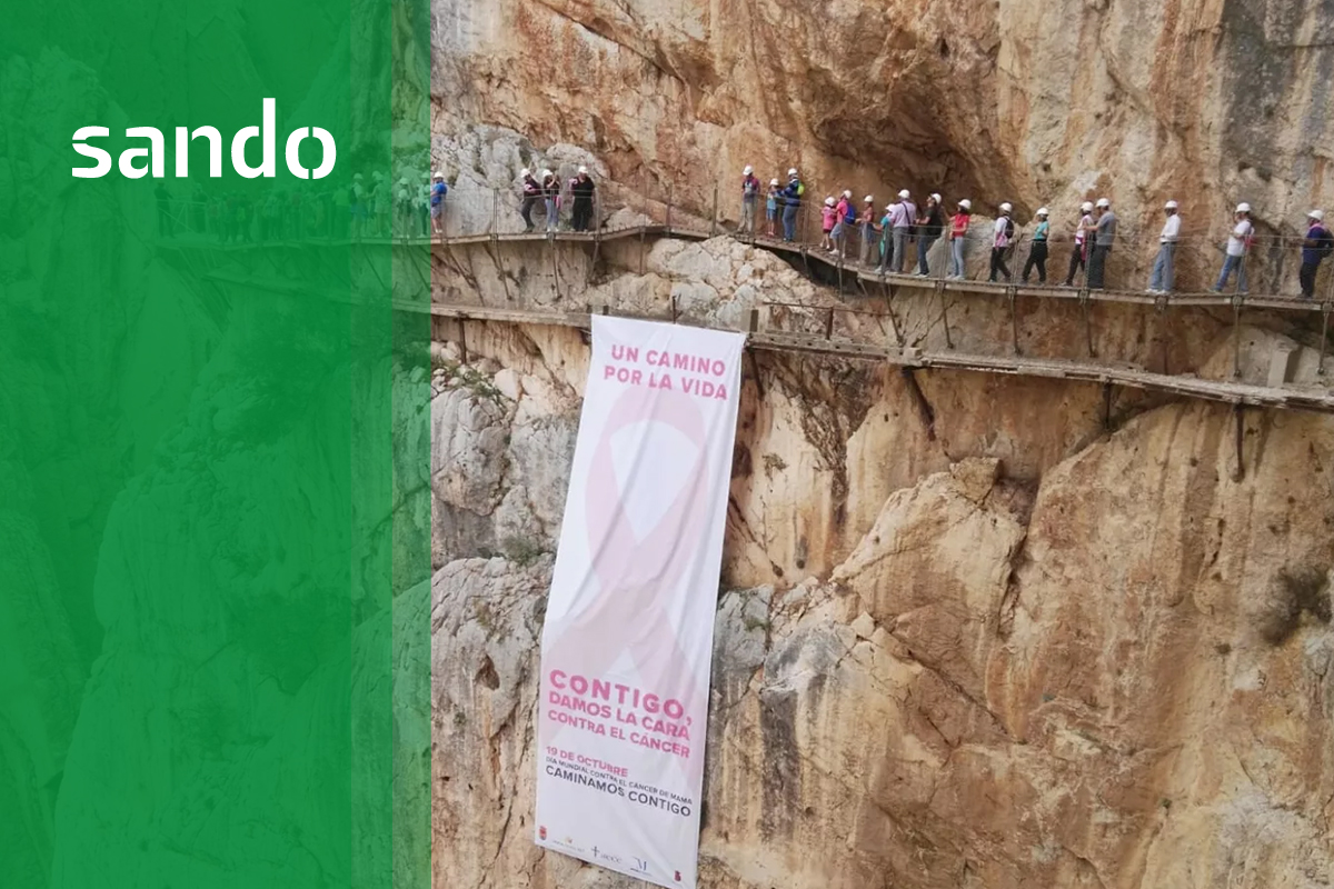 El Caminito del Rey apoya un año más a la Asociación Española Contra el Cáncer (AECC) en el Día Mundial Contra el Cáncer de Mama.