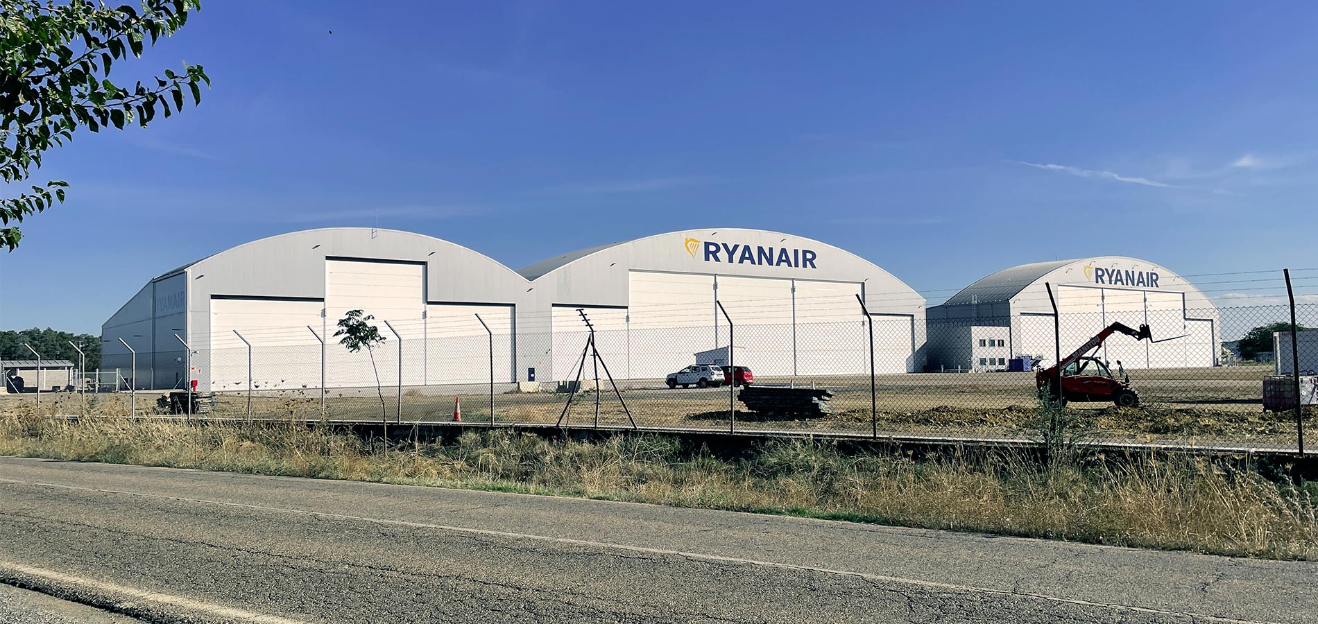 Hangar para Ryanair aeropuerto de sevilla sando