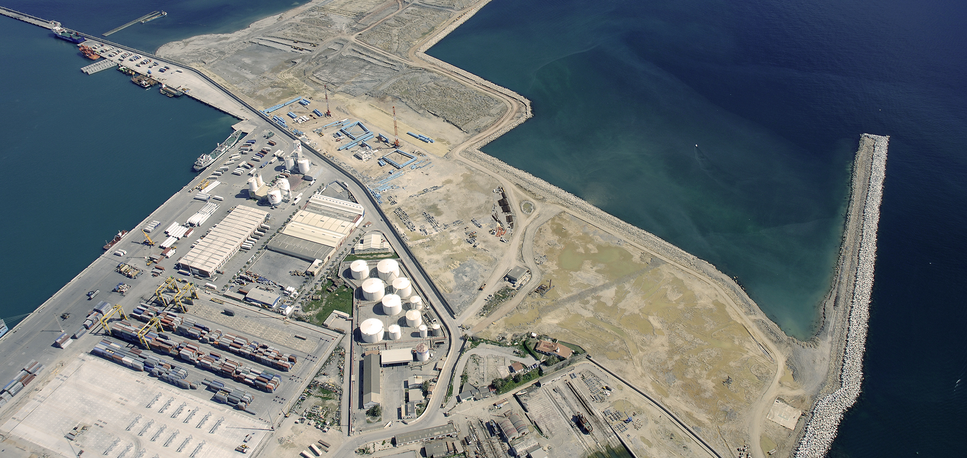 El mantenimiento de viales en l bahía de Algeciras abarca distintas actuaciones en los puertos de la Autoridad Portuaria.