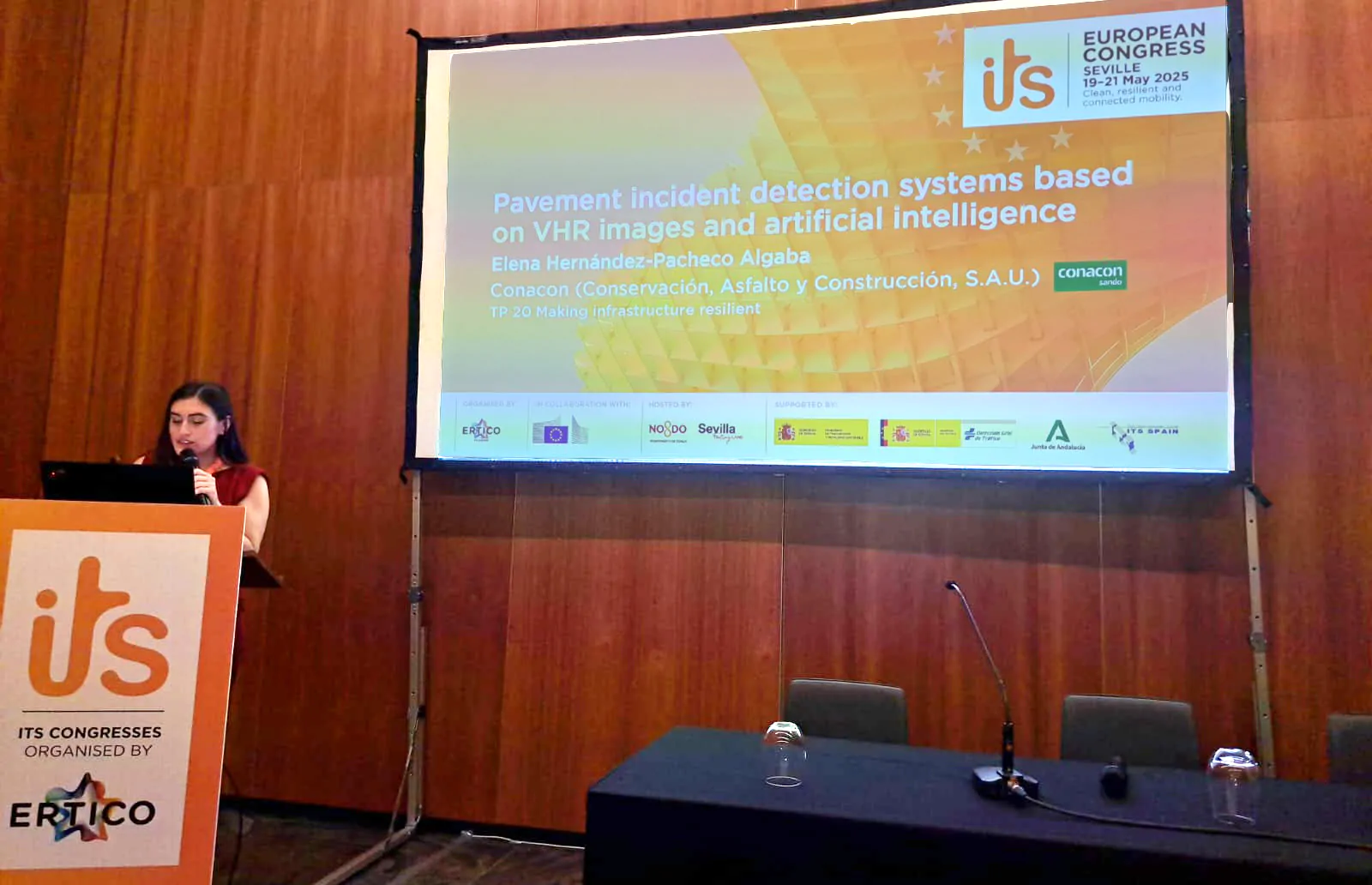 Conacon Sando ha expuesto sus soluciones de futuro para una movilidad limpia, resiliente e inteligente a través de la investigación en el Congreso Europeo ITS 2025. Este evento, celebrado en Sevilla y organizado por ERTICO - ITS Europe, es uno de los foros más importante en infraestructuras de transporte sostenible del mundo con una alta participación de carácter internacional.