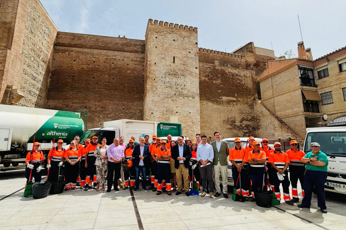 Althenia Sando, empresa concesionaria del servicio de limpieza y recogida de residuos en Vélez-Málaga, ha iniciado esta semana un plan especial de verano que refuerza los recursos humanos y técnicos para garantizar la limpieza y el bienestar en todos los núcleos del municipio durante los meses estivales.