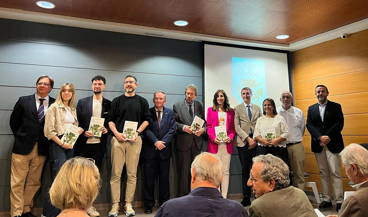 Althenia Sando ha participado en la confección del libro El Jardín del Recuerdo: árboles para la eternidad, editado por el Parque Cementerio de Málaga, Parcemasa. Una obra escrita al alimón por Ángel Enrique Salvo Tierra, Rafael Guerrero Gómez, Rocío Guerrero del Río y Pablo Cozano Pérez, y que pone en valor el patrimonio botánico del espacio verde homónimo, recientemente inaugurado.