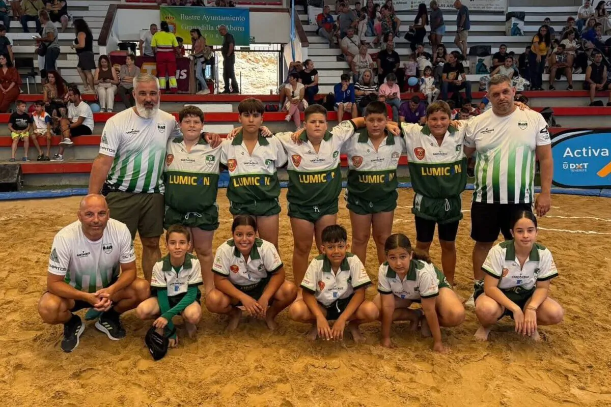 El Club Deportivo de Lucha Los Campitos ha rematado una gran temporada con tres triunfos. Un año más Fundación Sando, comprometida con el deporte tradicional Canario, ha apoyado a este club que mantiene equipos en todas las categorías, incluidas las femeninas y que además es el único de Santa Cruz de Tenerife.