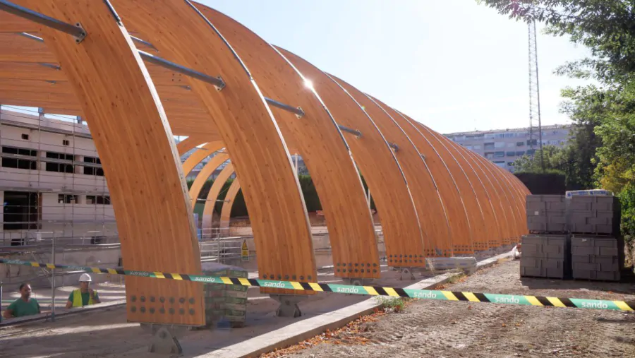Sando Construcción, como empresa adjudicataria de las obras de rehabilitación de la piscina universitaria de Fuentenueva en Granada, continúa con el desarrollo de este proyecto impulsado por la Junta de Andalucía, a través de la Agencia de Obra Pública y con el apoyo de la Universidad de Granada.