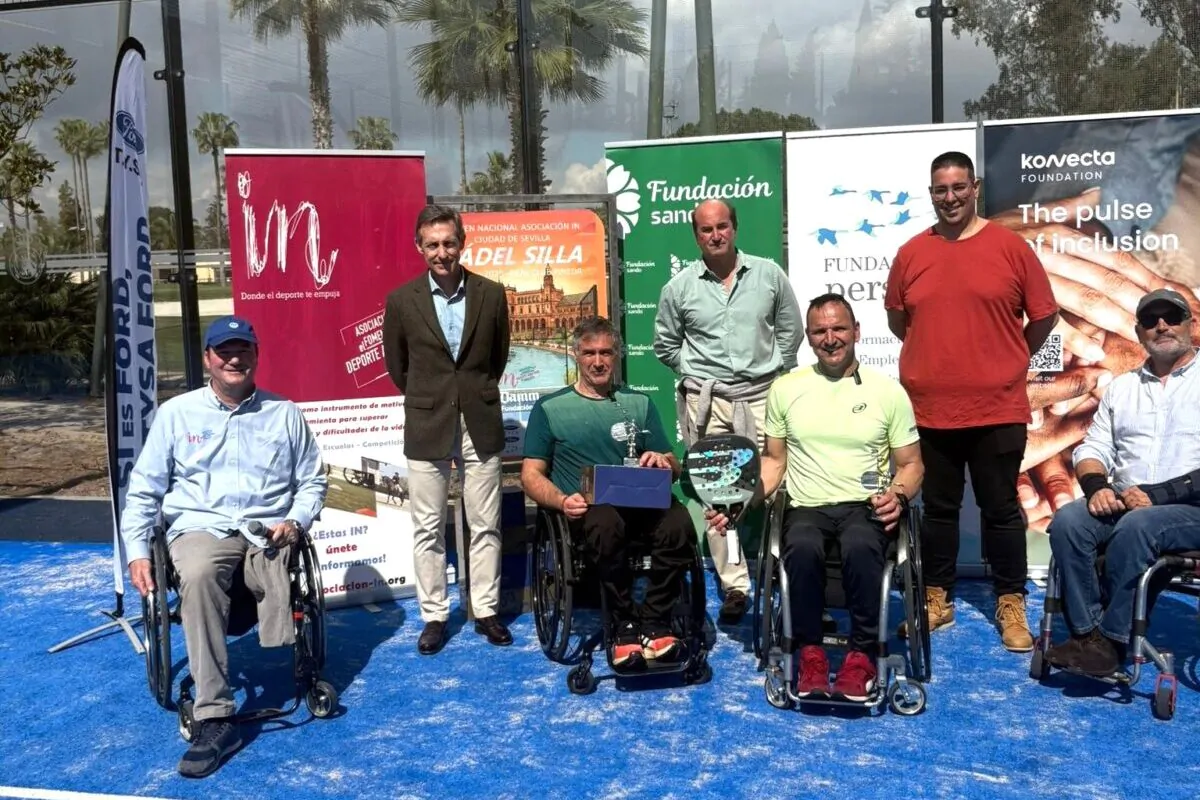 El 9º Open Nacional de Pádel en Silla, Torneo Ciudad de Sevilla se ha celebrado en las instalaciones del Real Club Pineda de Sevilla. El evento, organizado por la Asociación IN (Asociación para el Fomento del Deporte Adaptado en Andalucía) y el CD Sporting Guadalquivir, ha contado una vez más con la colaboración de Fundación Sando, que apoya esta iniciativa desde su primera edición, reforzando su compromiso con el deporte accesible y la inclusión.