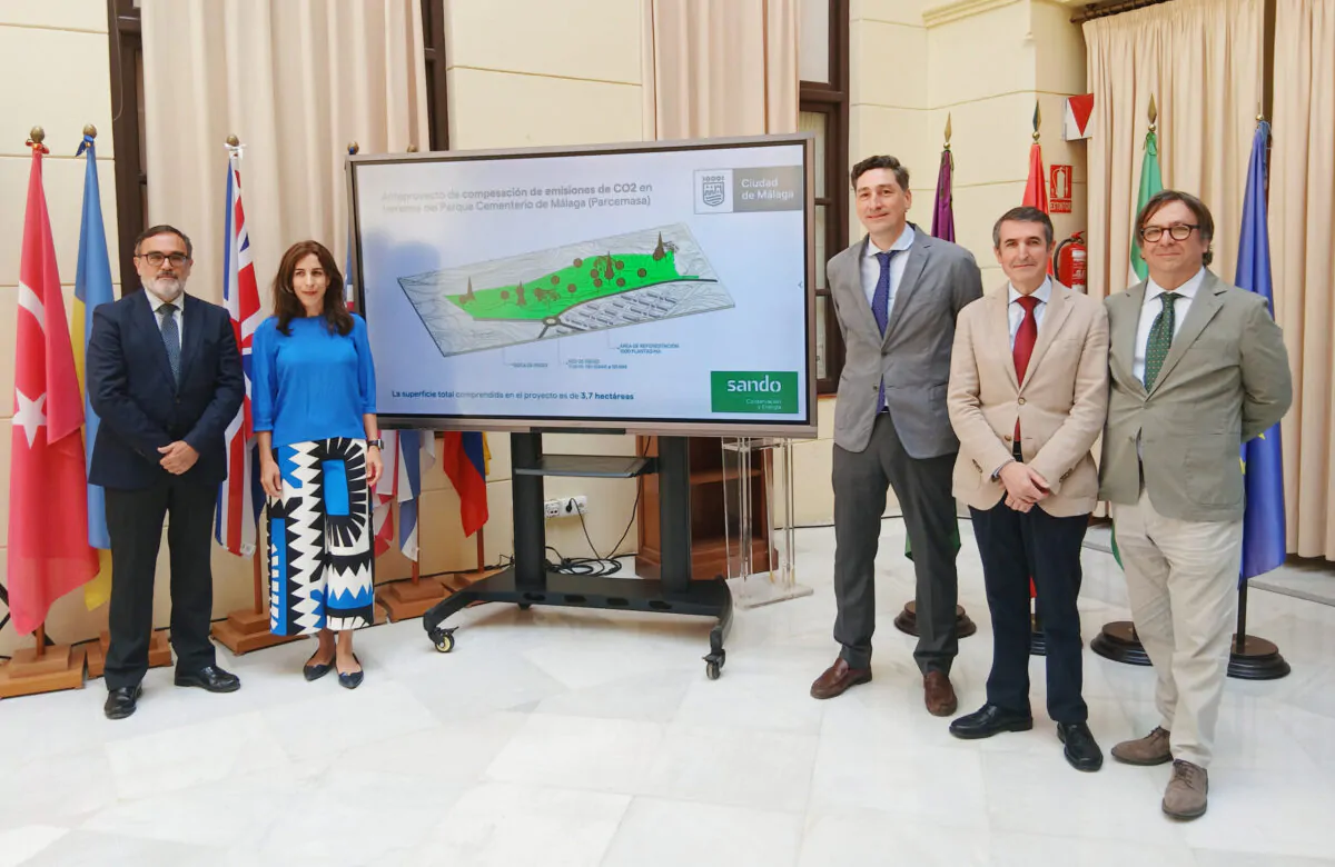 Un convenio entre Parcemasa y Sando Conservación y Energía permitirá reforestar terrenos del cementerio de San Gabriel para crear un sumidero de dióxido de carbono